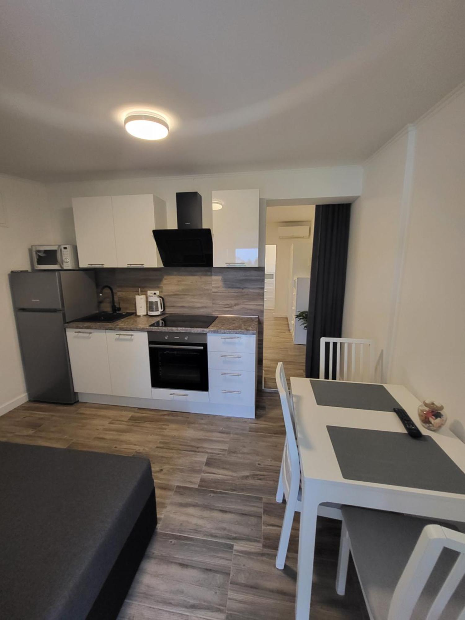 Apartmani I Sobe Mara Palit ภายนอก รูปภาพ