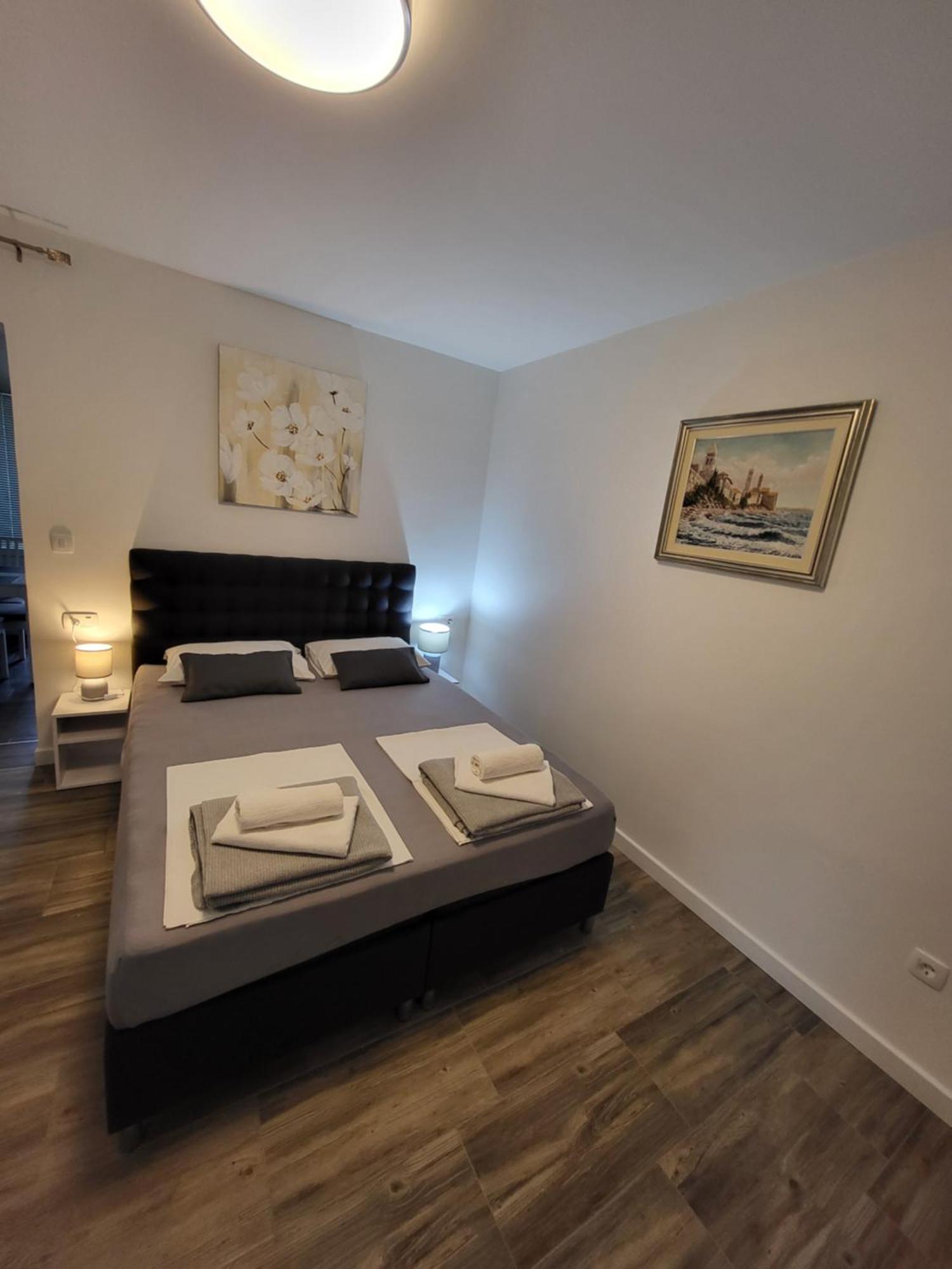 Apartmani I Sobe Mara Palit ภายนอก รูปภาพ